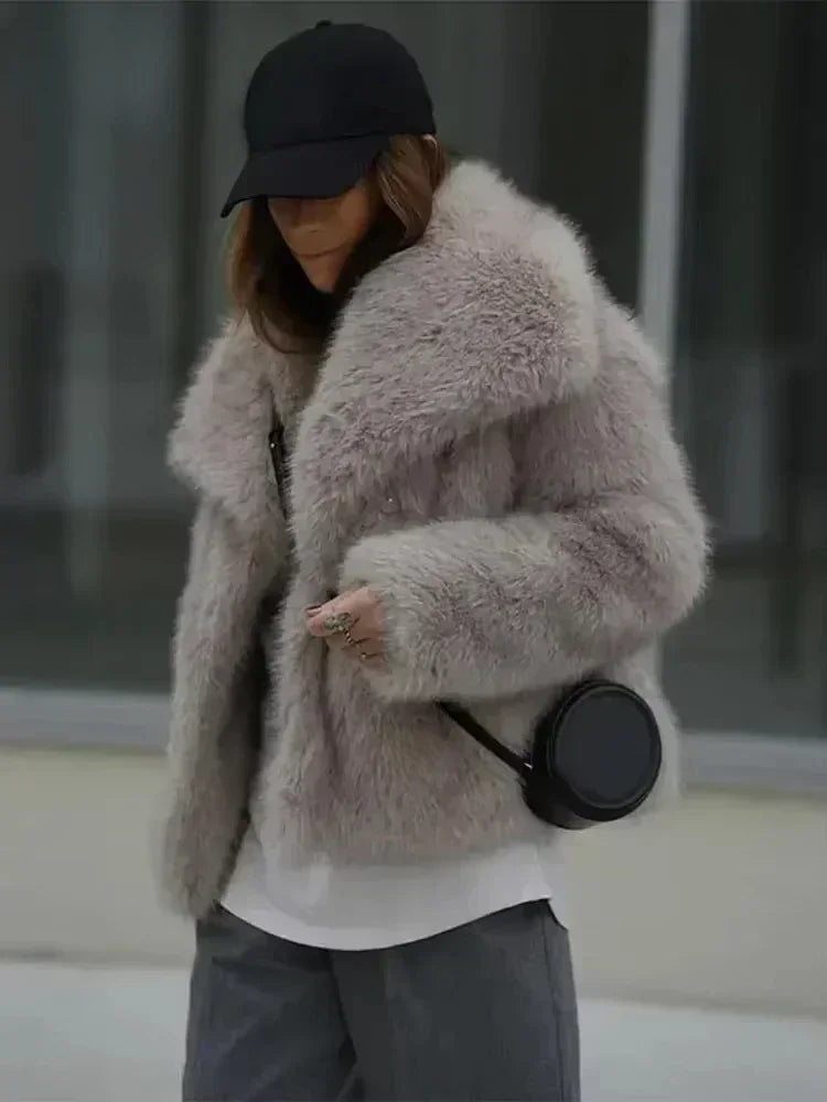 Stylische Kunstfell Jacke für Damen – High Street Winter Coat mit Kragen und Langarm
